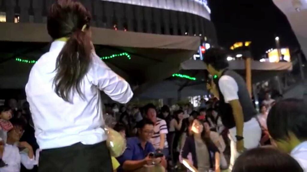 ビクトリア ジャスティス 彼氏-フラッシュモブ サプライズ プロポーズ Flashmob Surprise Proposal アマランティ 4周年 Victoria Justice " Make it shine "