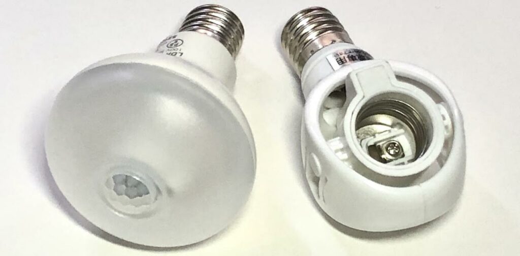 電気を消し忘れた子どもを怒らなくていい→我が家が平和に。「人感・明暗センサー付きLED電球」を導入してみた