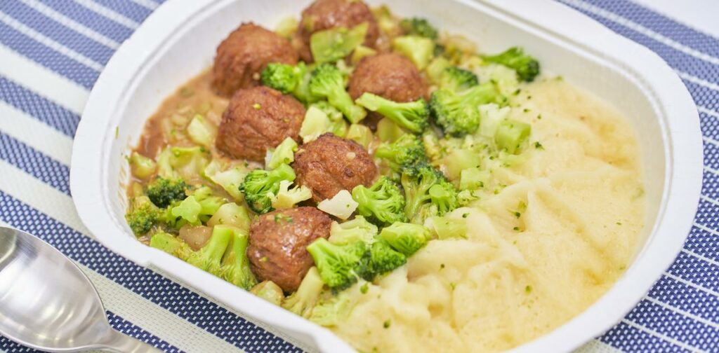 レンチンで手軽においしく食べられるイケアの冷凍ミール。常備すべし