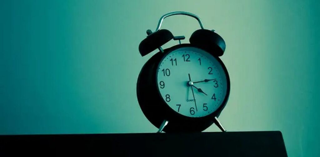 朝起きられないみなさんへ。おすすめの「目覚ましアプリ」7選