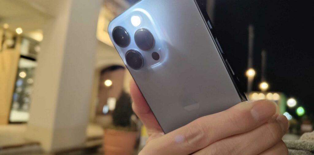 iPhoneのライトをつけて懐中電灯として使う方法