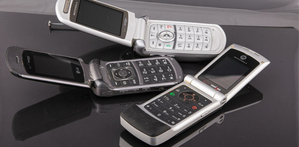 アメリカの若者の間でガラケーが流行中? その理由とは