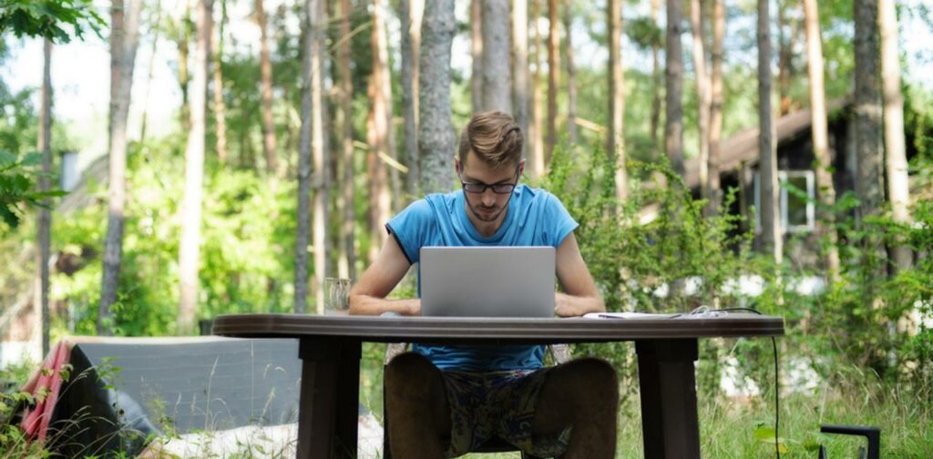 リモートなら勤務中に発生する温室効果ガスを半減できる