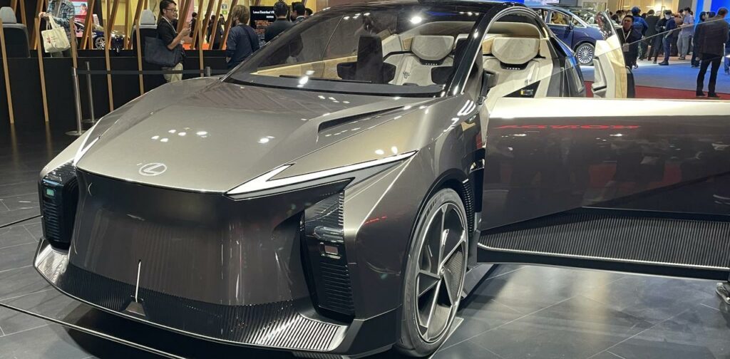 レクサスの「次世代EV」曲線美&車内空間が未来すぎ #JapanMobilityShow